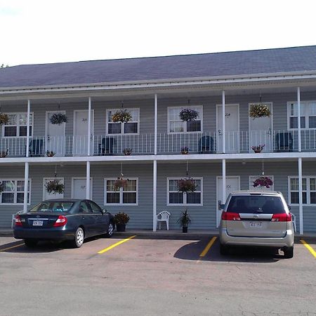 Midtown Motel & Suites Moncton Exterior photo
