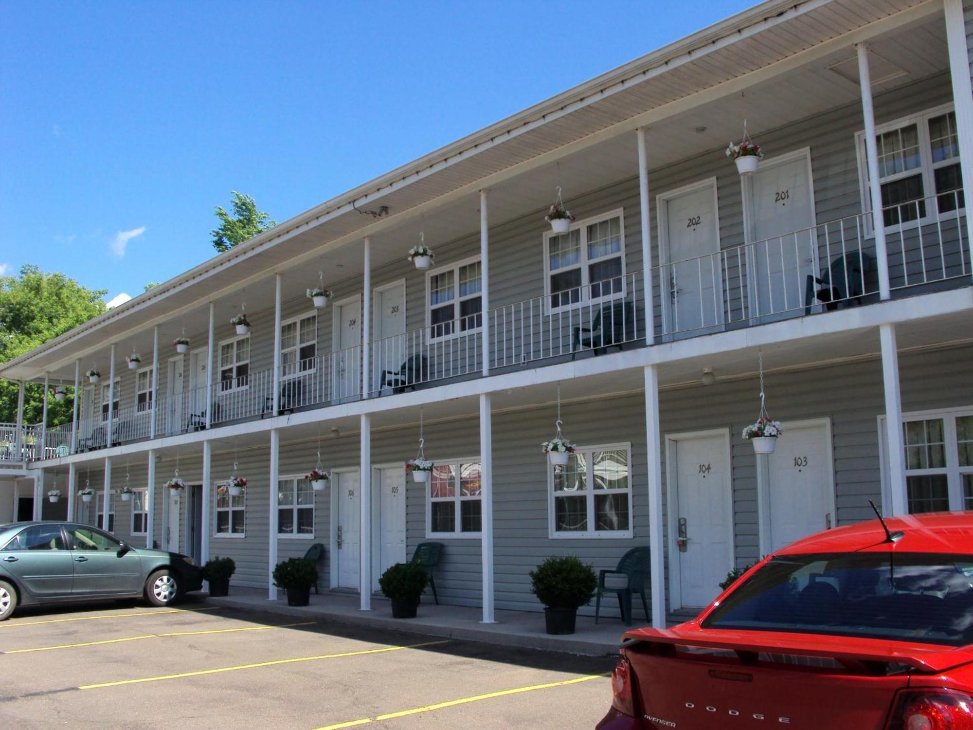 Midtown Motel & Suites Moncton Exterior photo
