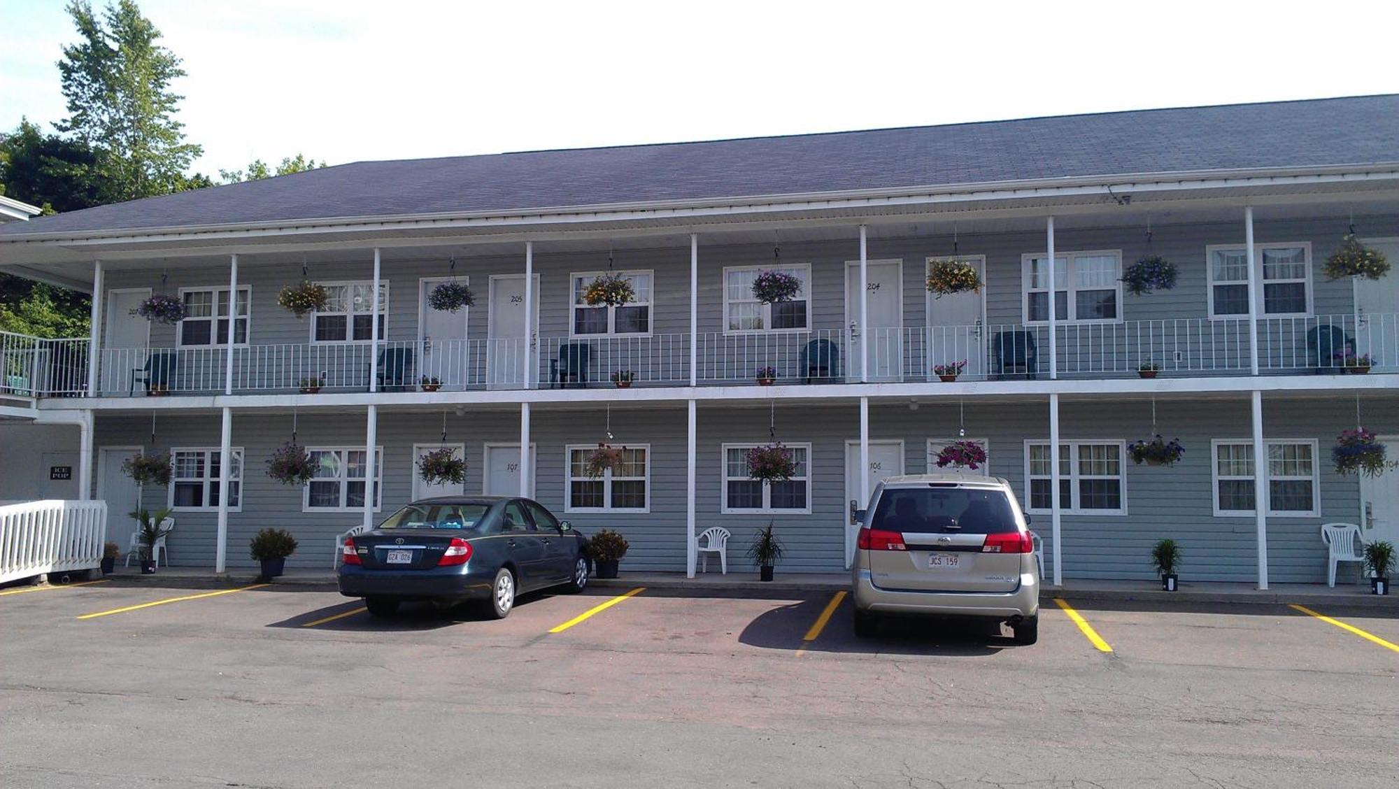 Midtown Motel & Suites Moncton Exterior photo