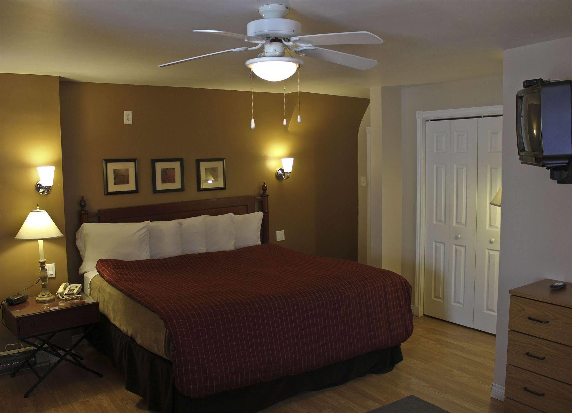 Midtown Motel & Suites Moncton Exterior photo