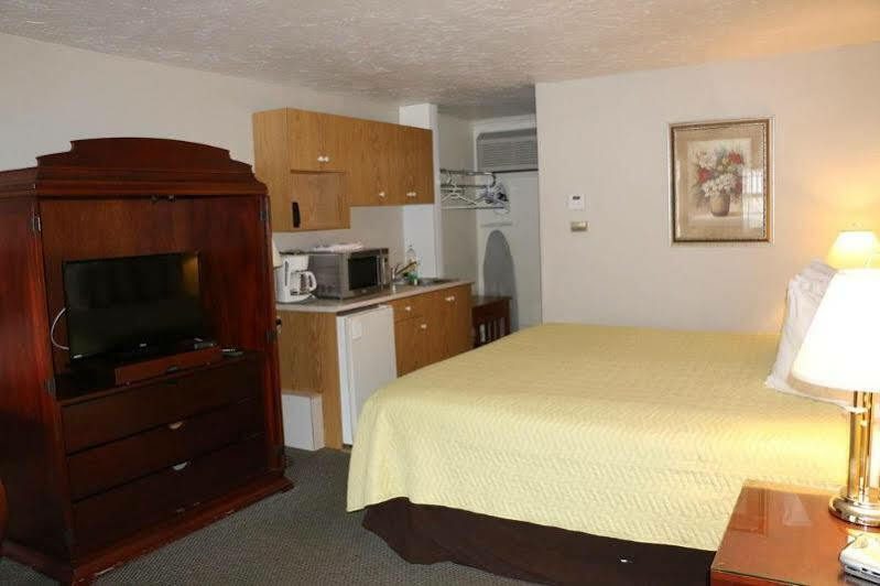 Midtown Motel & Suites Moncton Exterior photo